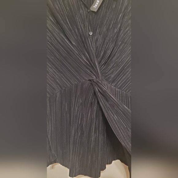 NWT Boohoo Plus Plisse Twisted Shirt. Size 24 - Picture 7 of 11